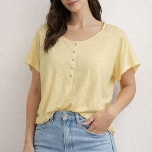 LIVOM BUTTERY YELLOW TOP SIZE SMALL OVERSIZED